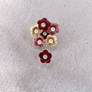 Small Vintage Floral Drop Faux Pearl Silver Tone Brooch Pin